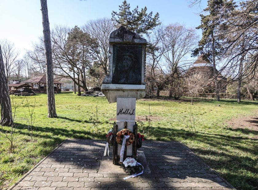 Commemoration Held on the 139th Anniversary of László Holló’s Birth