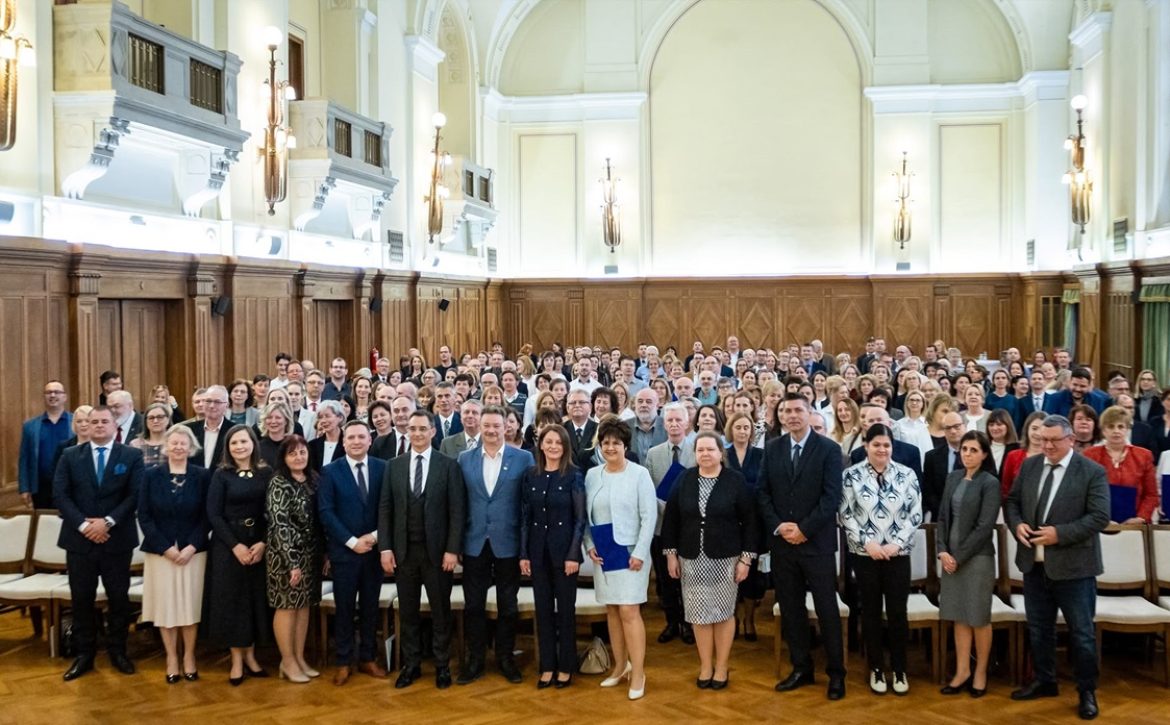 Scholarships Awarded to Teachers Engaged in Talent Development