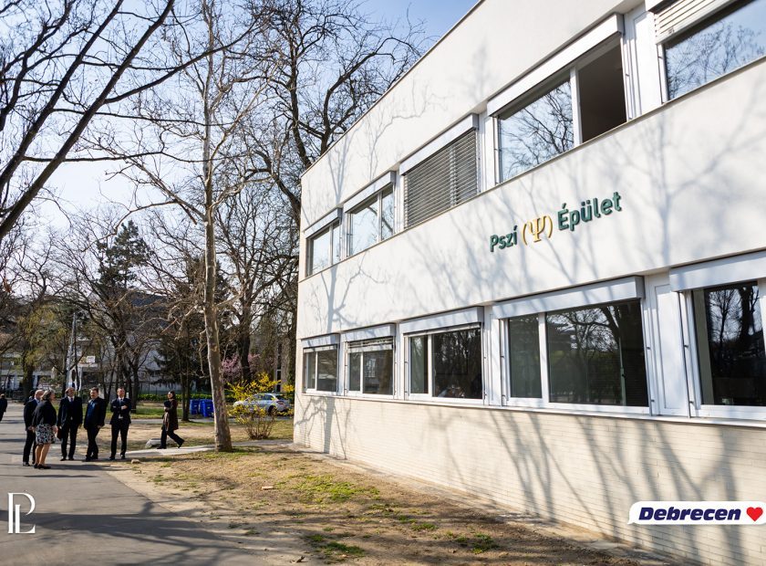 University Institute of Psychology Renovated Inside and Out