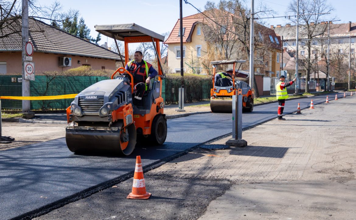 Major Road Resurfacing Underway on Munkácsy Mihály Street