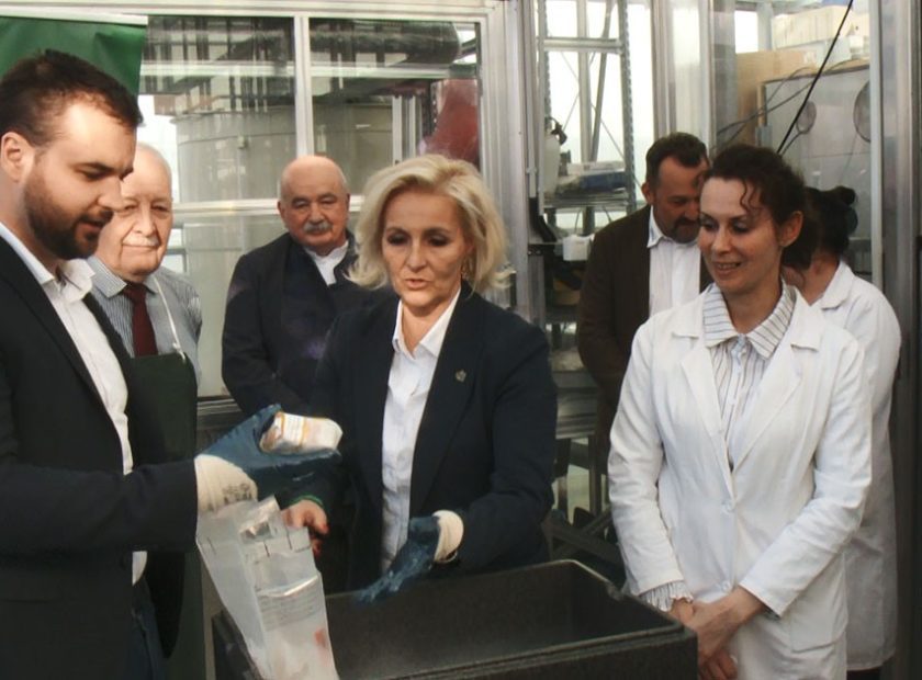 Tibor Kapu Brings Special Gifts to Researchers in Debrecen