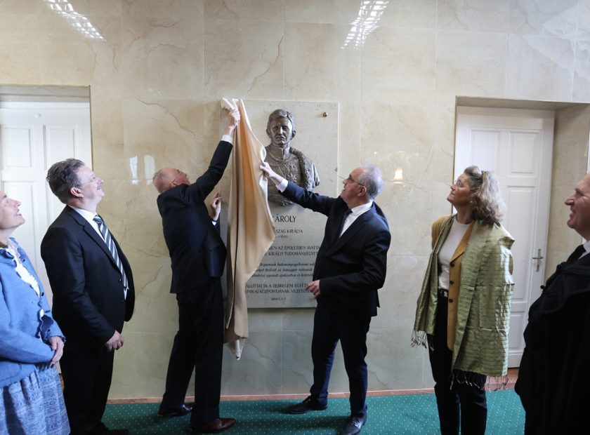 Relief and Ceremonial Hall Dedicated to Charles IV Inaugurated at University of Debrecen’s Clinical Centre
