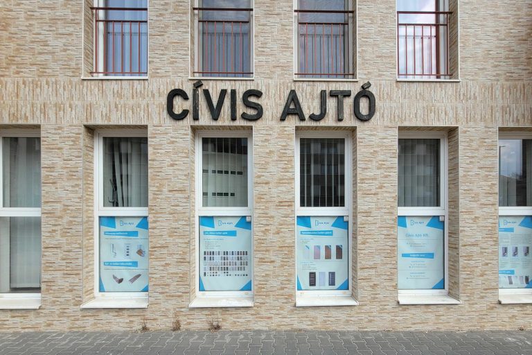 Civis Ajto 768x512