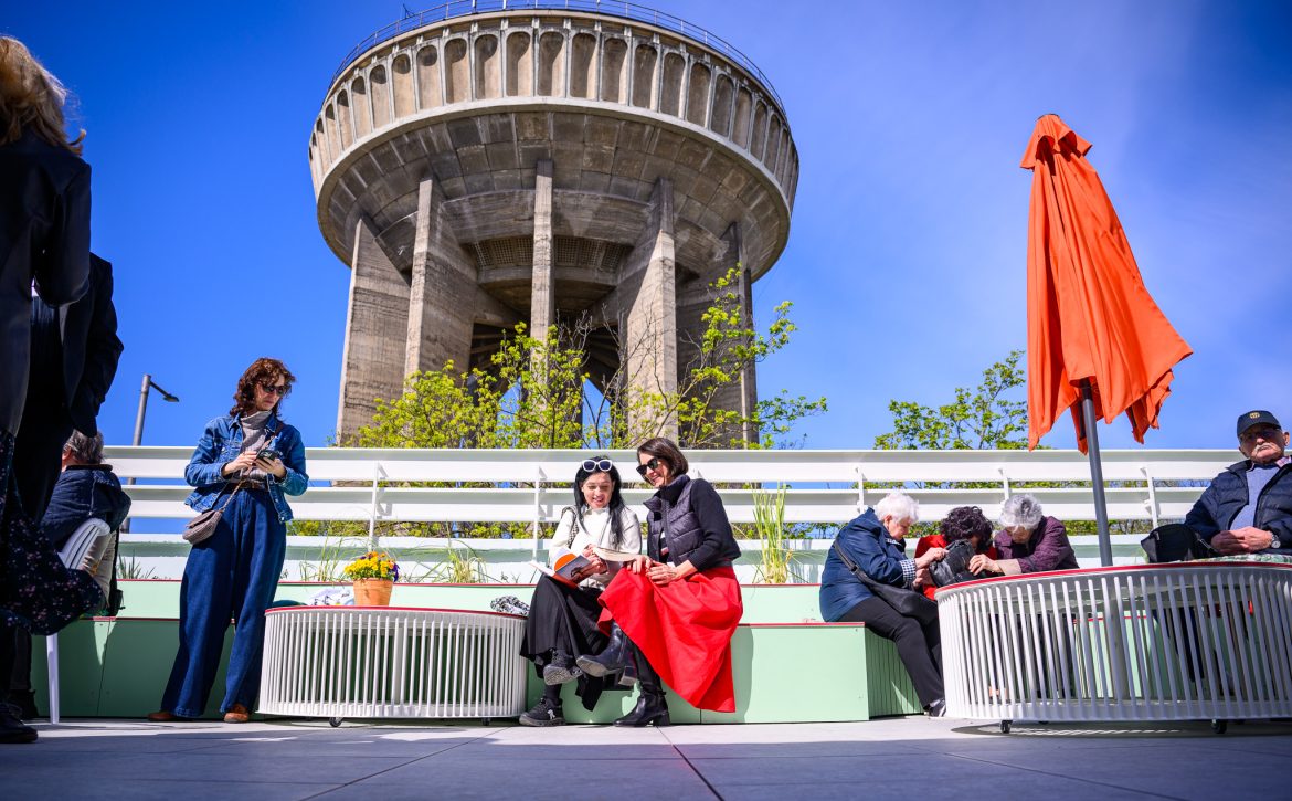 Petőfi Terrace Opens at Méliusz Library on Víztorony Street