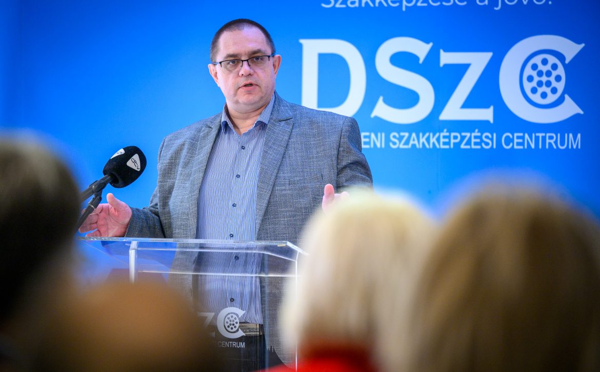 DSZC Honours Top Performing Students and Their Teachers