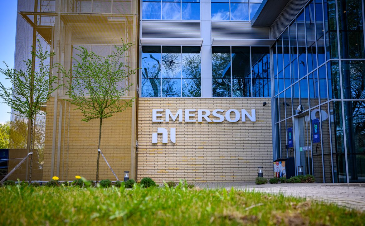 Emerson NI Hosts Interactive Science Festival in Debrecen