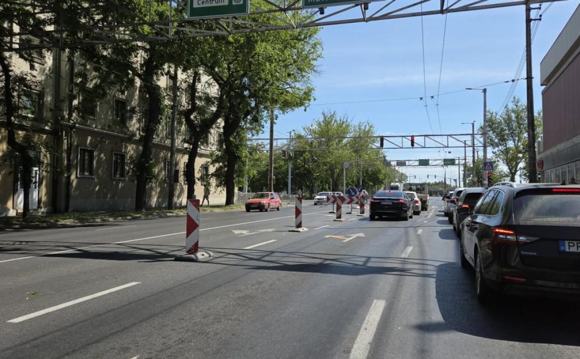 Debrecen Waterworks Asks pedestrians Not to Use Closed Zebra Crossing on Petőfi Square
