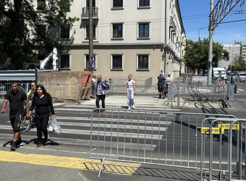 Zebra Crossing on Erzsébet Street Reopens to Pedestrians