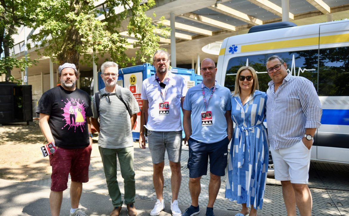 Safety at Campus Festival Ensured by Problem Prevention and Management Through Cooperation